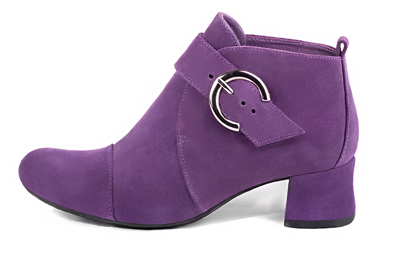 Amethyst purple women's ankle boots with buckles at the front. Round toe. Low flare heels. Profile view - Florence KOOIJMAN